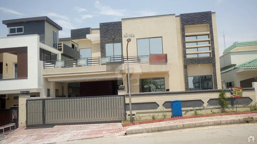 Owner Built 7 Bedrooms Triple Storey House Is Available For Sale