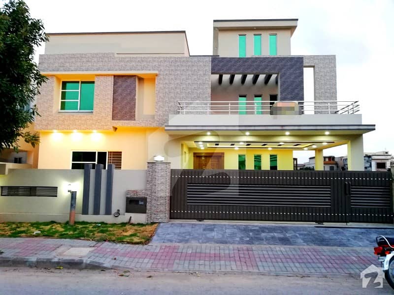 بحریہ ٹاؤن راولپنڈی راولپنڈی میں 6 کمروں کا 1 کنال مکان 4.65 کروڑ میں برائے فروخت۔