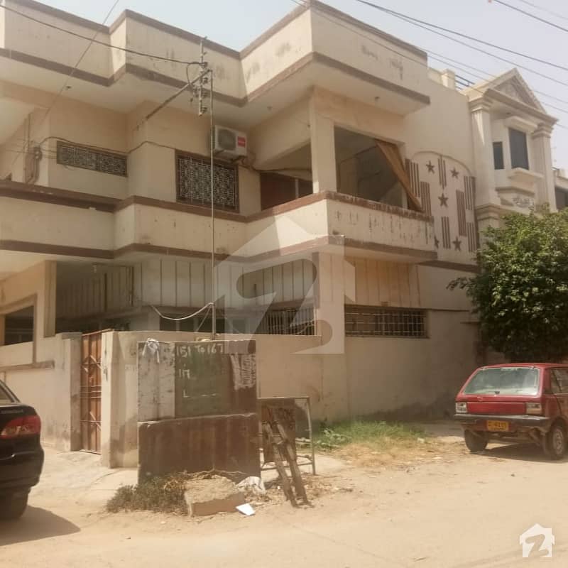 گلبرگ ٹاؤن کراچی میں 6 کمروں کا 8 مرلہ مکان 3.25 کروڑ میں برائے فروخت۔