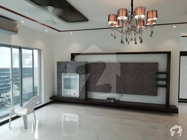 Hot Deal 1 Kanal Luxuries Location Bungalow For Rent In Dha Lahore