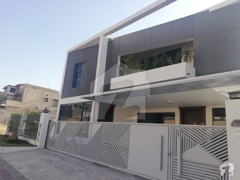 1 Kanal House Is Available For Sale