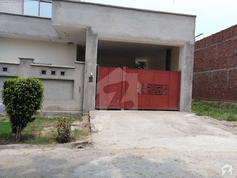 House Is Available For Sale  In 204 Chak Road