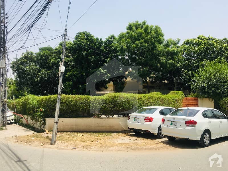 گارڈن ٹاؤن - ابو بھکر بلاک گارڈن ٹاؤن لاہور میں 2 کنال کمرشل پلاٹ 23 کروڑ میں برائے فروخت۔ گارڈن ٹاؤن - ابو بھکر بلاک گارڈن ٹاؤن لاہور میں 2 کنال کمرشل پلاٹ 23 کروڑ میں برائے فروخت۔