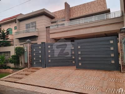 1 Kanal Ultra Modern House On Very Hot Location Owner Build Solid Construction 1 Kanal Ultra Modern House On Very Hot Location Owner Build Solid Construction