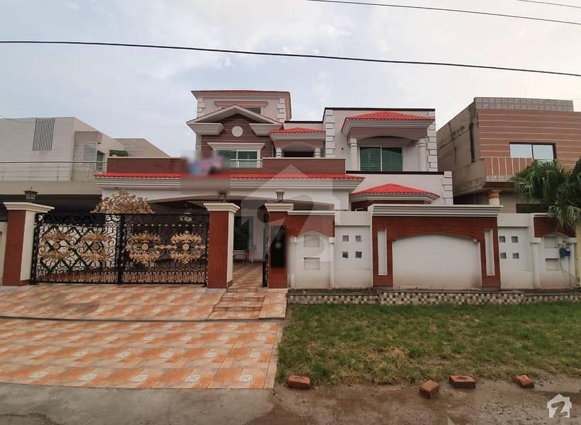 1 Kanal Ultra Modern House On Very Hot Location Owner Build Solid Construction