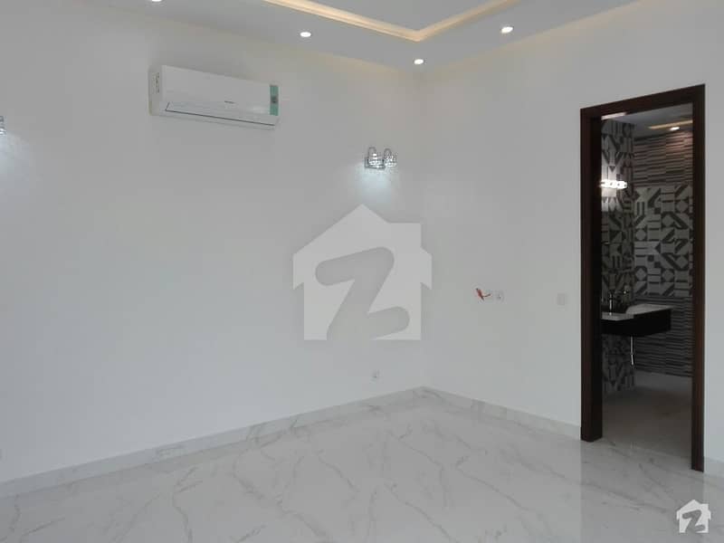 ازمیر ٹاؤن لاہور میں 5 کمروں کا 1.1 کنال مکان 3.75 کروڑ میں برائے فروخت۔