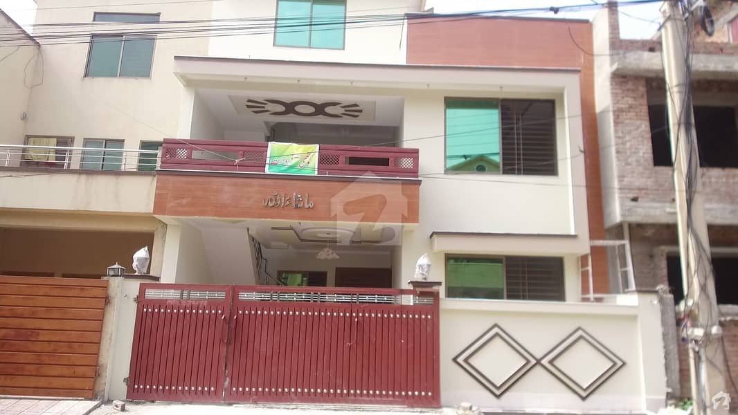 سوان گارڈن ۔ بلاک ایچ سوان گارڈن اسلام آباد میں 4 کمروں کا 8 مرلہ مکان 1. 45 کروڑ میں برائے فروخت۔