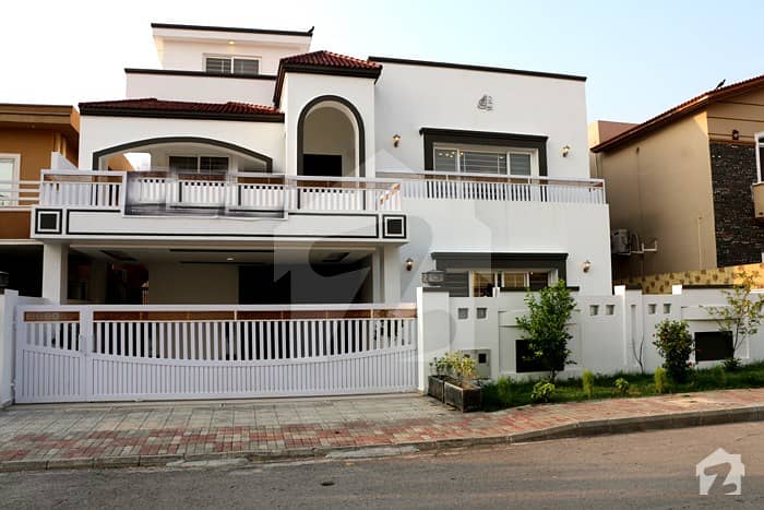 بحریہ ٹاؤن فیز 4 بحریہ ٹاؤن راولپنڈی راولپنڈی میں 6 کمروں کا 1 کنال مکان 4.7 کروڑ میں برائے فروخت۔