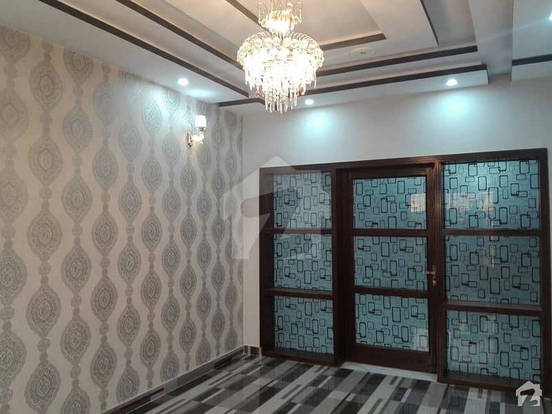 طارق گارڈنز ۔ بلاک ڈی طارق گارڈنز لاہور میں 7 کمروں کا 1 کنال مکان 3.45 کروڑ میں برائے فروخت۔