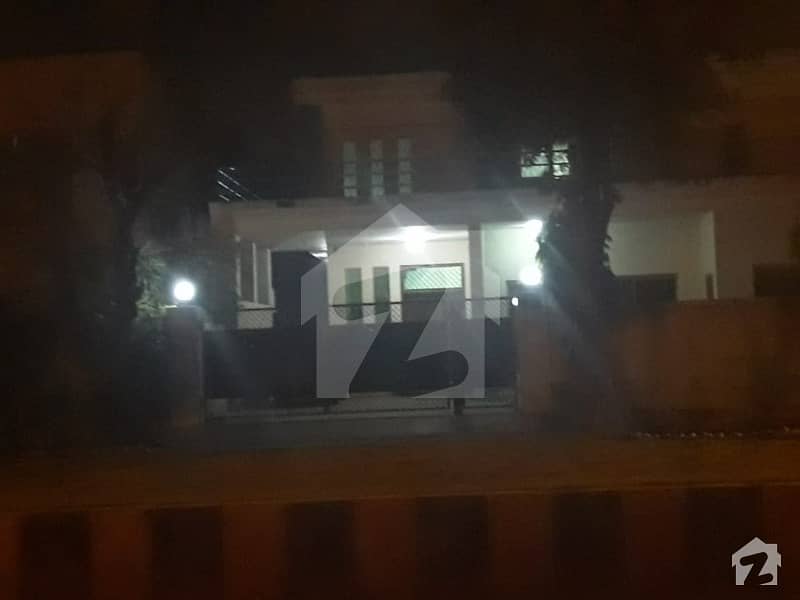 ڈی ایچ اے فیز 4 - بلاک ایفایف فیز 4 ڈیفنس (ڈی ایچ اے) لاہور میں 3 کمروں کا 1 کنال بالائی پورشن 50 ہزار میں کرایہ پر دستیاب ہے۔