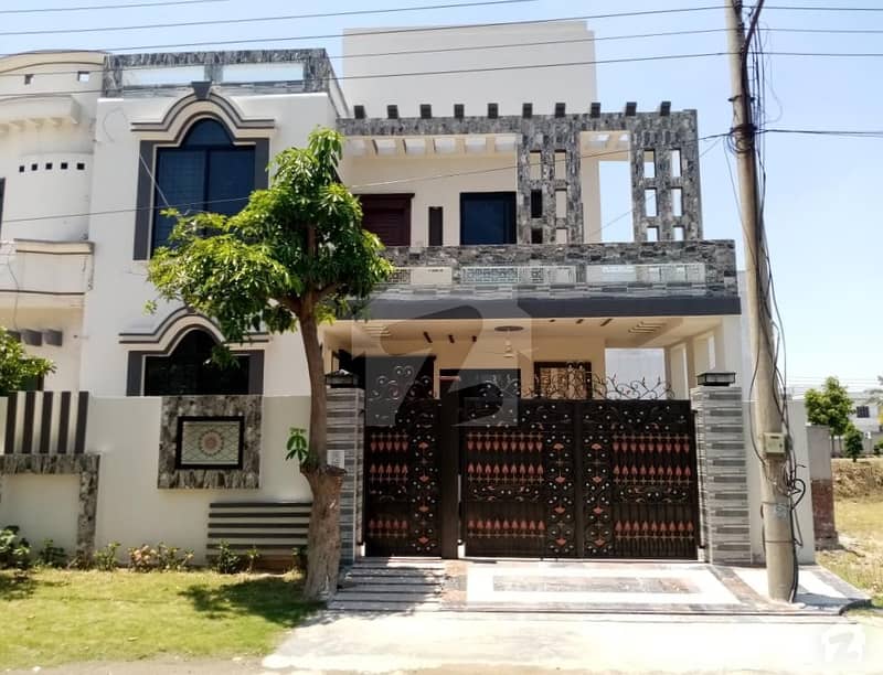 Here Is A Good Opportunity To Live In A Well-Built House Here Is A Good Opportunity To Live In A Well-Built House