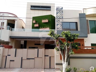 Here Is A Good Opportunity To Live In A Well-Built House Here Is A Good Opportunity To Live In A Well-Built House