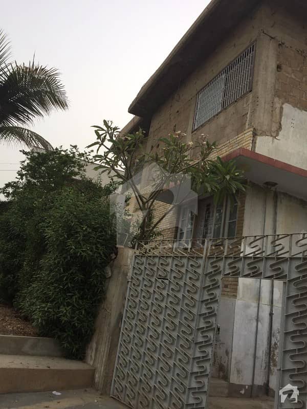 دھوراجی کالونی گلشنِ اقبال ٹاؤن کراچی میں 5 کمروں کا 18 مرلہ مکان 12 کروڑ میں برائے فروخت۔