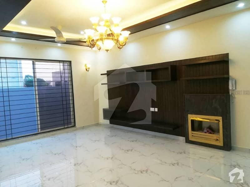 10 Marla Luxury House Is Available For Rent In Jasmine Block Bahria Town