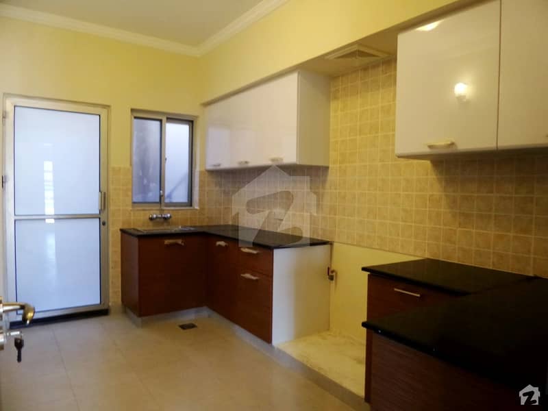 3 Bedrooms Luxury Villa For Sale In Bahria Town Precinct 11B