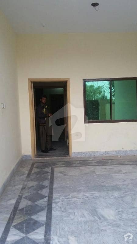 گلریز ہاؤسنگ سکیم راولپنڈی میں 6 کمروں کا 10 مرلہ مکان 65 ہزار میں کرایہ پر دستیاب ہے۔