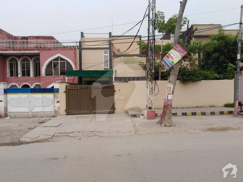 علامہ اقبال ٹاؤن ۔ نیلم بلاک علامہ اقبال ٹاؤن لاہور میں 5 کمروں کا 1 کنال مکان 1. 05 لاکھ میں کرایہ پر دستیاب ہے۔
