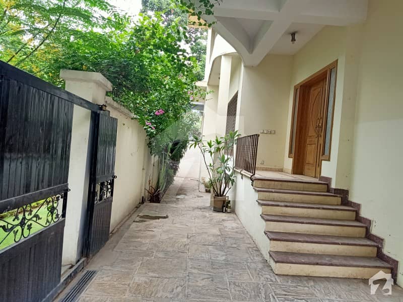 G-6 Beautiful Triple Storey House For Rent
