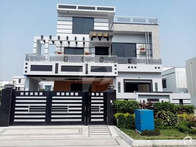 Well-Built House Available In Good Location Well-Built House Available In Good Location