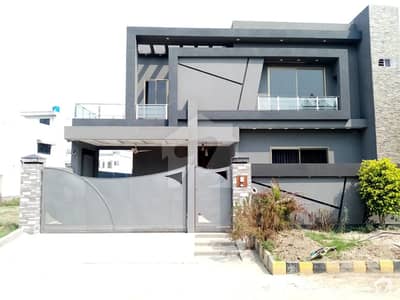 Here Is A Good Opportunity To Live In A Well-Built House Here Is A Good Opportunity To Live In A Well-Built House