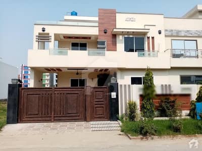 Here Is A Good Opportunity To Live In A Well-Built House Here Is A Good Opportunity To Live In A Well-Built House