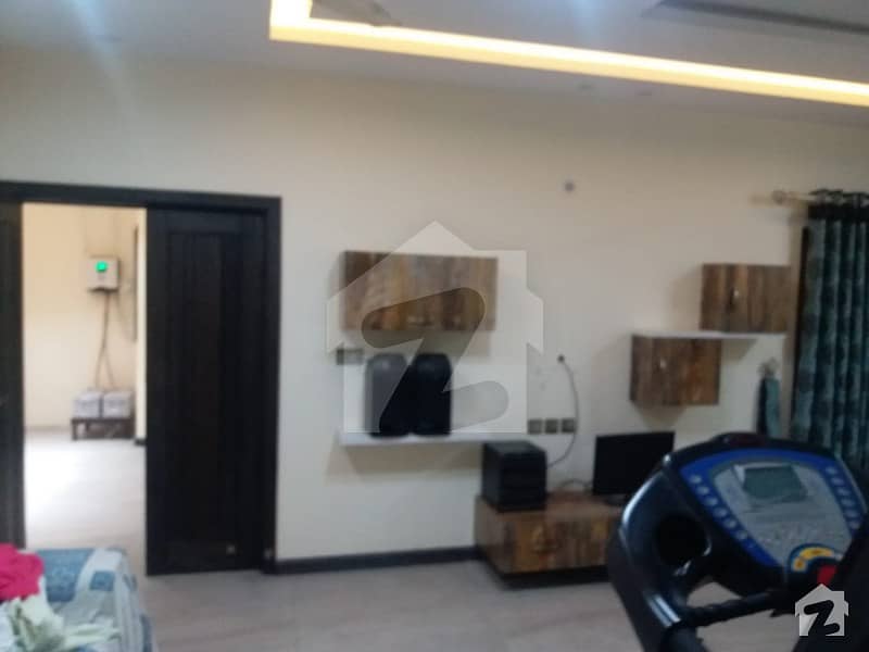 ایڈن ویلی فیصل آباد میں 5 کمروں کا 13 مرلہ مکان 3. 5 کروڑ میں برائے فروخت۔