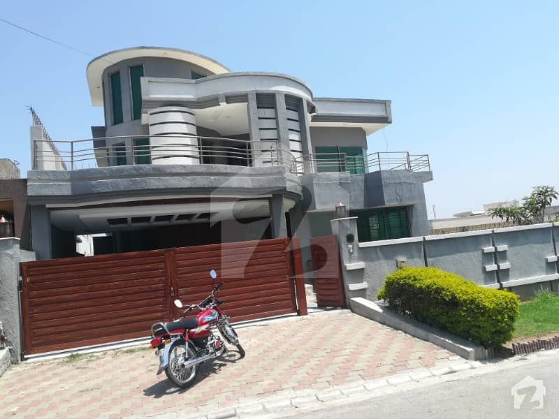 1 Kanal Triple Storey House For Sale In Very Reasonable Price