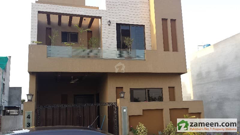 6. 5 marla house located in Nayab sector near Bhatta chowk 6. 5 marla house located in Nayab sector near Bhatta chowk