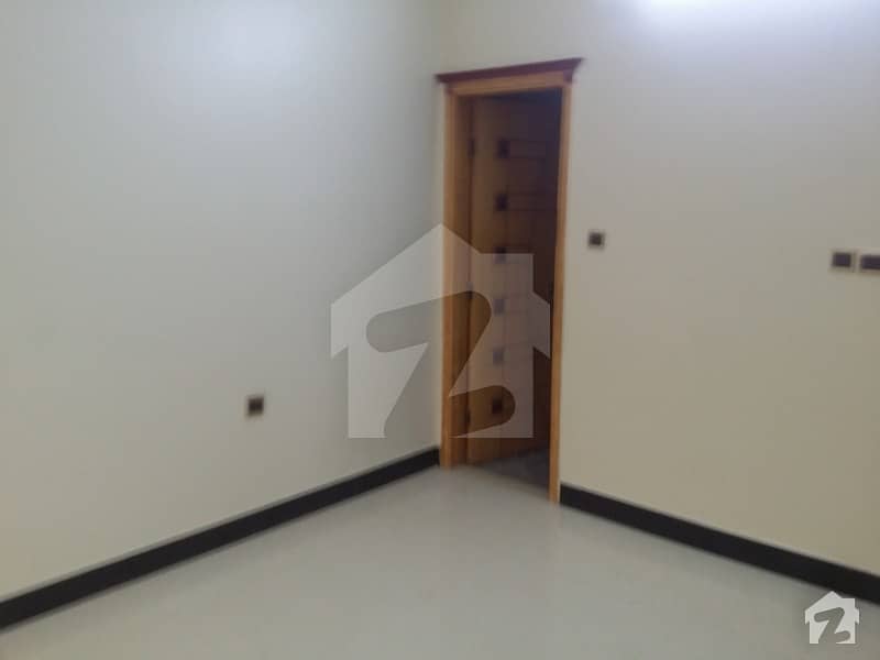 300 YD NEW 2ND FLOOR PORTION 4 BED DD NEAR SHAHRAHEFAISAL