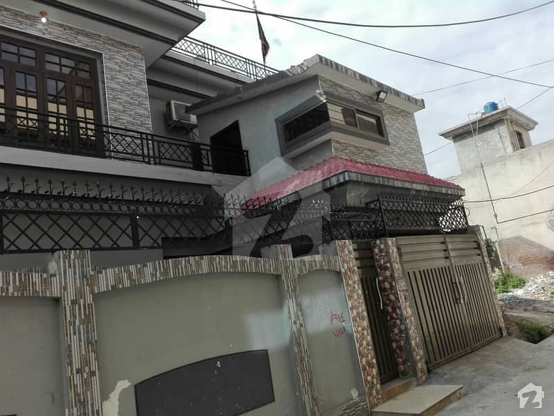 تیمور چوک گجرات میں 5 کمروں کا 8 مرلہ مکان 1. 4 کروڑ میں برائے فروخت۔