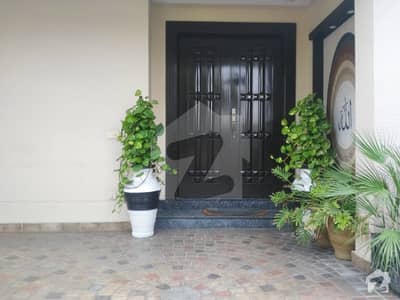 1 Kanal Branded Home Theater Bungalow For Rent 1 Kanal Branded Home Theater Bungalow For Rent