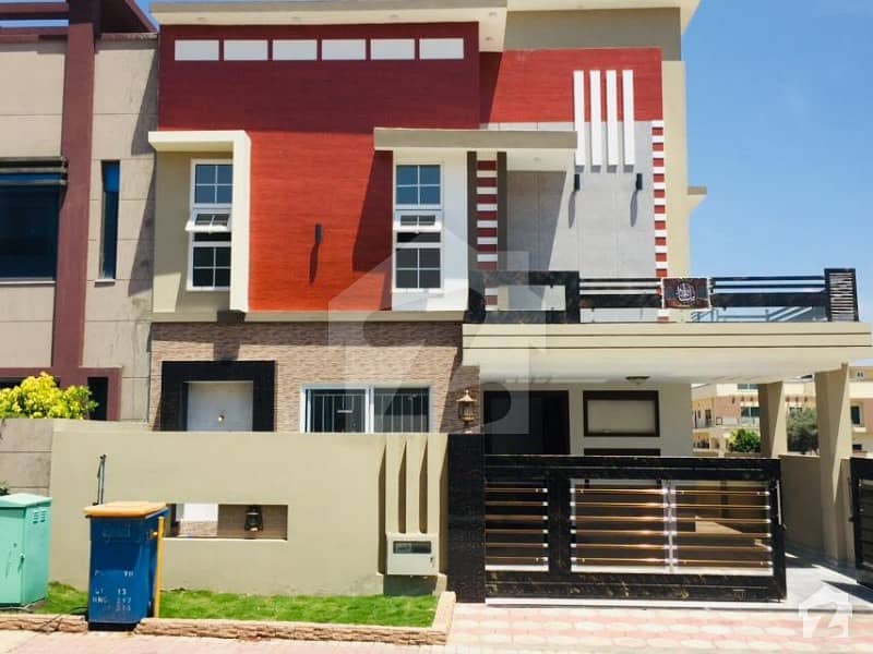 بحریہ ٹاؤن فیز 7 بحریہ ٹاؤن راولپنڈی راولپنڈی میں 5 کمروں کا 10 مرلہ مکان 2. 55 کروڑ میں برائے فروخت۔