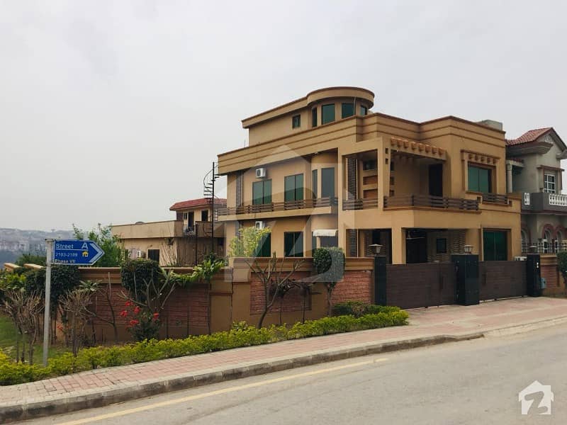 Golden Offer By Sami Associates 10 Marla House For Sale With 10 Marla Big Green Lawn