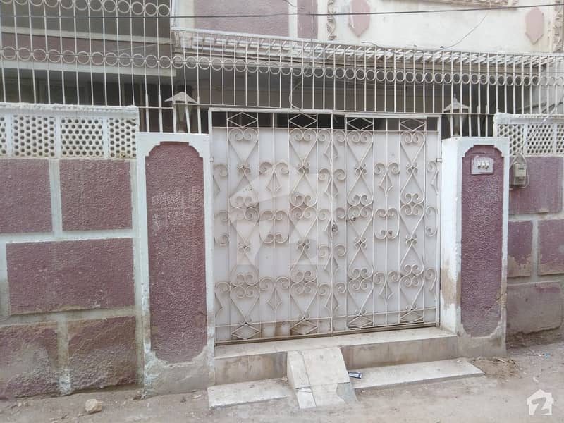 نارتھ کراچی - سیکٹر 11-C/1 نارتھ کراچی کراچی میں 6 کمروں کا 3 مرلہ مکان 1.1 کروڑ میں برائے فروخت۔