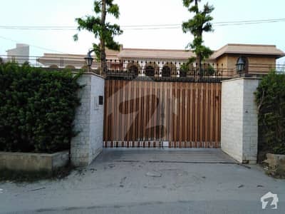 گلستان کالونی ملتان میں 7 کمروں کا 2 کنال مکان 7 کروڑ میں برائے فروخت۔