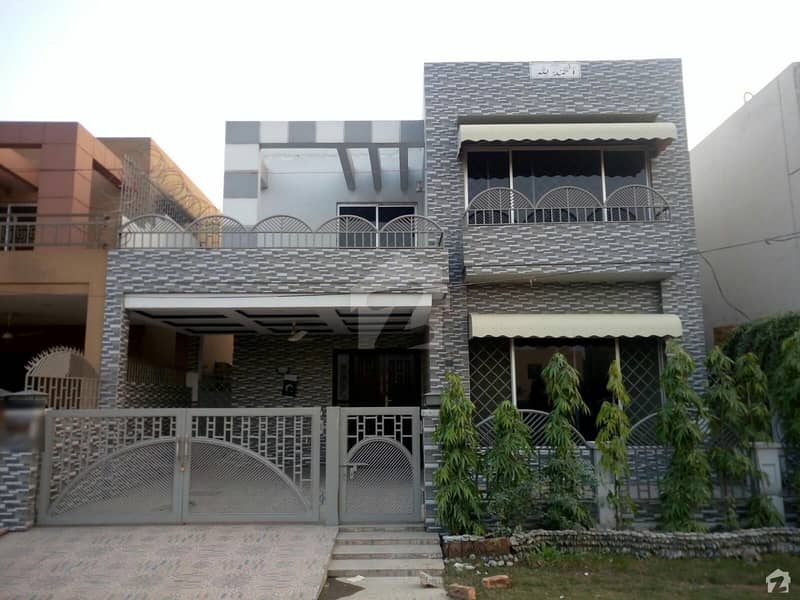 ڈیوائن گارڈنز ۔ بلاک بی ڈیوائن گارڈنز لاہور میں 3 کمروں کا 8 مرلہ مکان 45 ہزار میں کرایہ پر دستیاب ہے۔