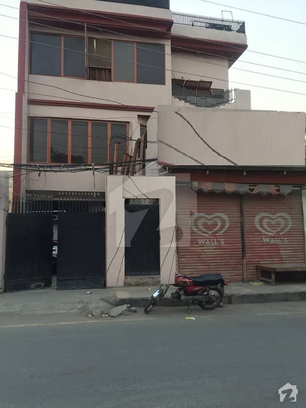 اچھرہ لاہور میں 5 کمروں کا 10 مرلہ مکان 2.5 کروڑ میں برائے فروخت۔