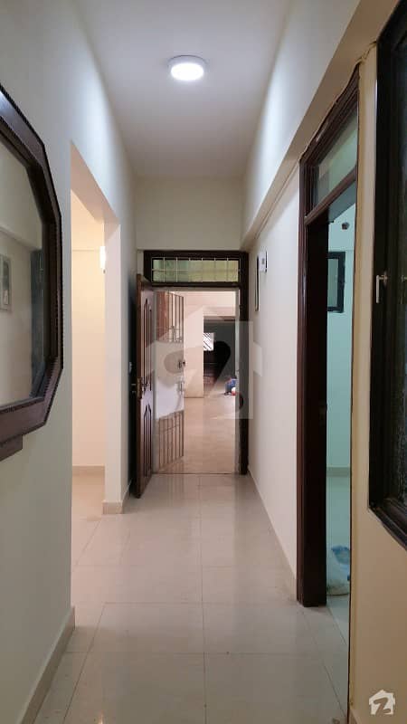 کلفٹن ۔ بلاک 2 کلفٹن کراچی میں 3 کمروں کا 8 مرلہ فلیٹ 2. 4 کروڑ میں برائے فروخت۔