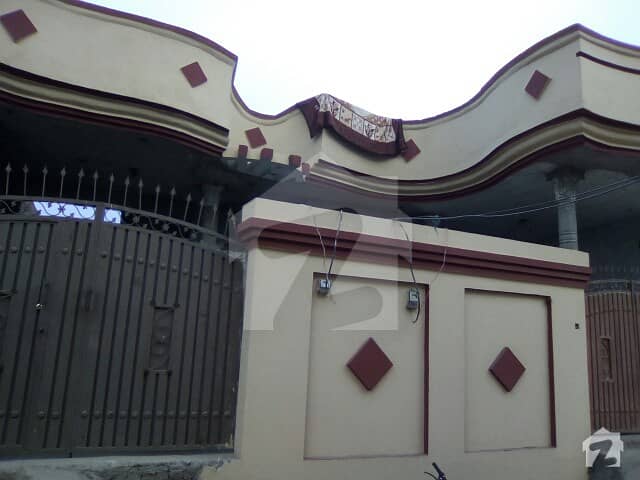 کشمیر روڈ سیالکوٹ میں 4 کمروں کا 6 مرلہ مکان 58 لاکھ میں برائے فروخت۔