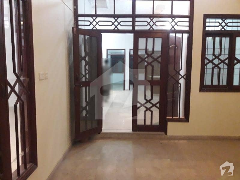 گلستانِِ جوہر ۔ بلاک 4 گلستانِ جوہر کراچی میں 3 کمروں کا 10 مرلہ مکان 45 ہزار میں کرایہ پر دستیاب ہے۔