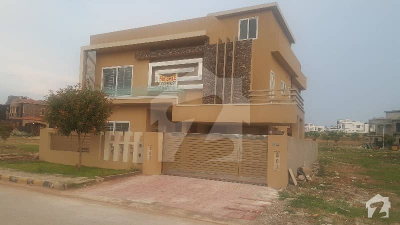 12 Marla Ideal Location Double Unit Designer House Situated In Overseas Sector 6 Phase 8 Bahria Town