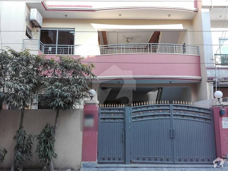 متین ایوینیو لاہور میں 5 کمروں کا 9 مرلہ مکان 1. 75 کروڑ میں برائے فروخت۔