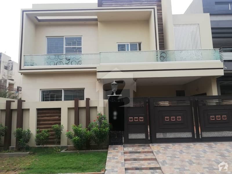 10 Marla Brand New Luxury House Is Available For Sale