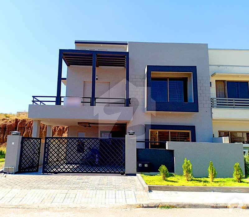 10 Marla Brand New House For Sale On Executive Location
