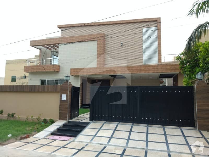1 Kanal Brand New Beautiful Bungalow With 7 Bed Rooms For Sale