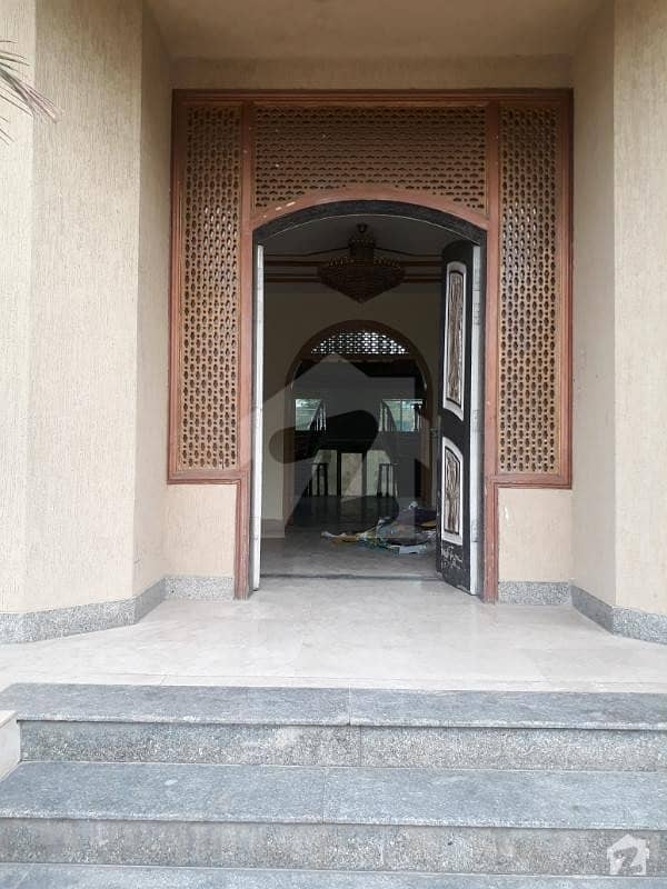 ایف ۔ 11 مرکز ایف ۔ 11 اسلام آباد میں 10 کمروں کا 2 کنال مکان 4 لاکھ میں کرایہ پر دستیاب ہے۔