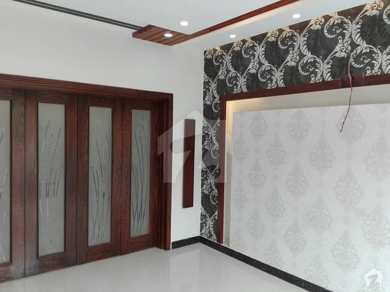 طارق گارڈنز ۔ بلاک ایچ طارق گارڈنز لاہور میں 5 کمروں کا 10 مرلہ مکان 2 کروڑ میں برائے فروخت۔