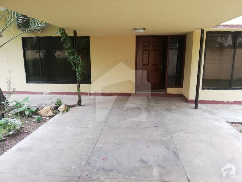 F-8  1000 Sq Yd  Single Storey House For Rent 4 Bedrooms Huge Lawn