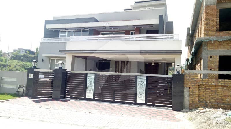 بحریہ ٹاؤن فیز 3 بحریہ ٹاؤن راولپنڈی راولپنڈی میں 9 کمروں کا 1.5 کنال مکان 7 کروڑ میں برائے فروخت۔
