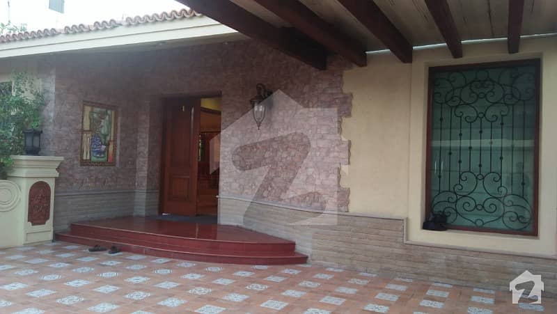 Defence 1000 Yards Well Maintained Old House Is Available For Sale At Phase -1